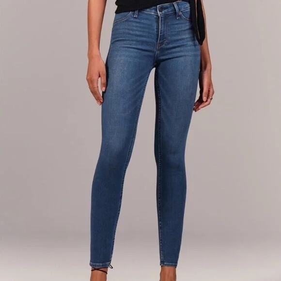 Abercrombie & Fitch Harper Low-Rise Jean Legging Short Inseam - Picture 1 of 4